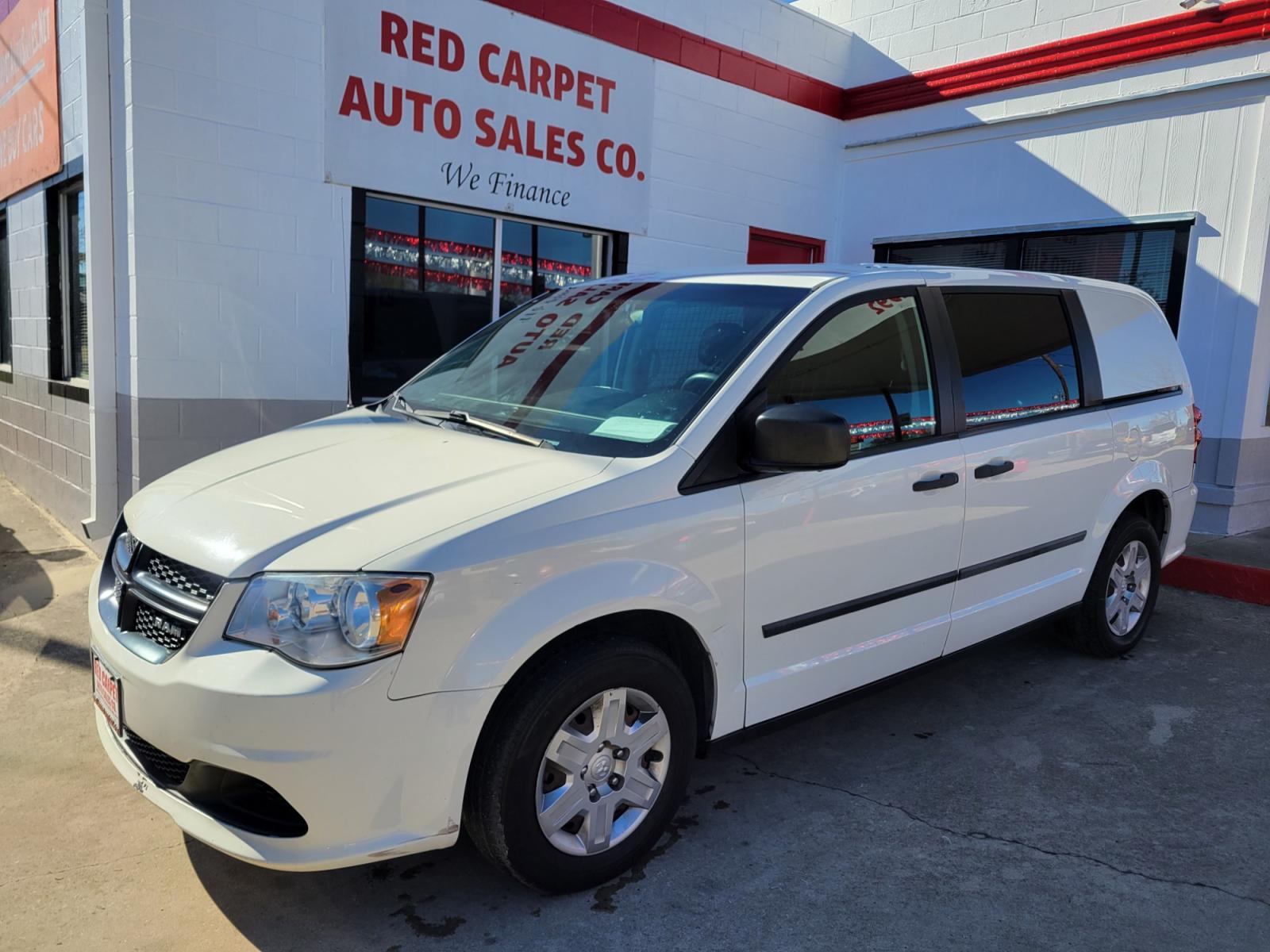 2013 WHITE Dodge Cargo Van Base (2C4JRGAG7DR) with an 3.6L V6 DOHC 24V engine, 4-Speed Automatic transmission, located at 503 West Court, Seguin, TX, 78155, (830) 379-3373, 29.568621, -97.969803 - Photo #0